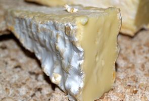 Como Servir & Comer queijo Brie